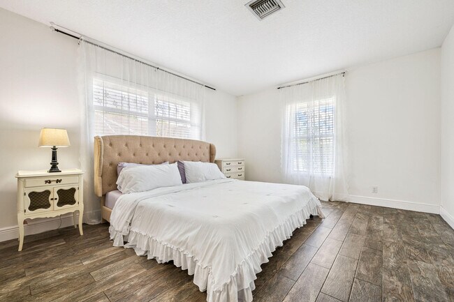 Building Photo - 11729 Greenbriar Cir