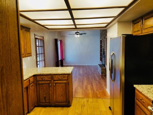 Building Photo - 312 Rosanne St