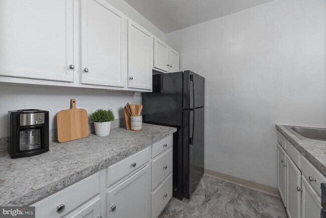 Building Photo - 7607 Eastern Ave NW