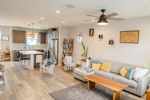 Building Photo - 505 Lark Way