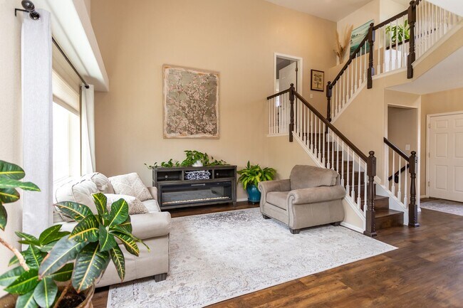 Building Photo - Spacious Corner Lot Gem in Ridgeview at St...