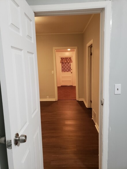 Building Photo - 253 Oak St