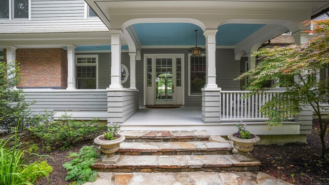 Building Photo - 7 Mayflower Ln