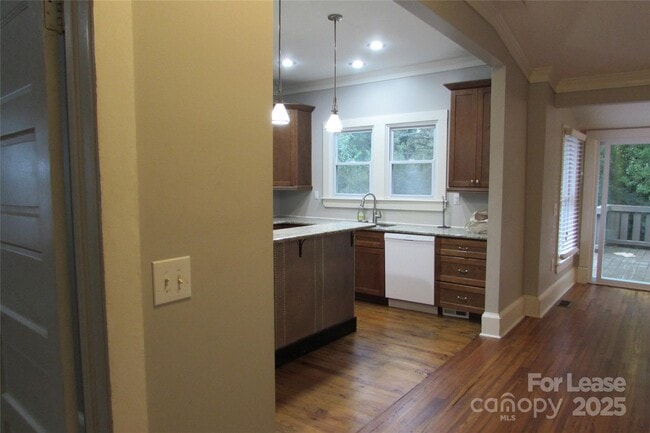 Building Photo - 730 Herrin Ave