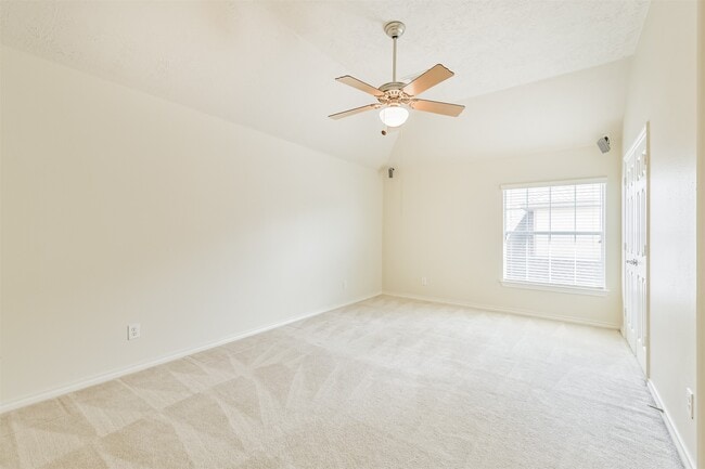Building Photo - 11918 Mariposa Canyon Dr