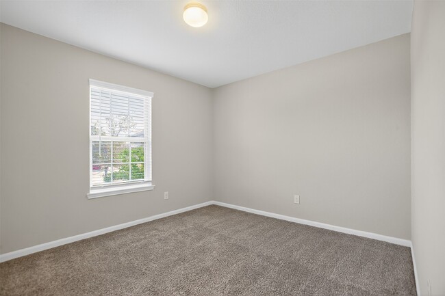 Building Photo - 3310 Sumac Dr