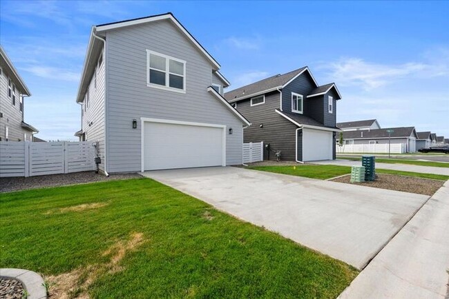 Building Photo - Brand New Spacious 4-Bedroom Home with Mod...