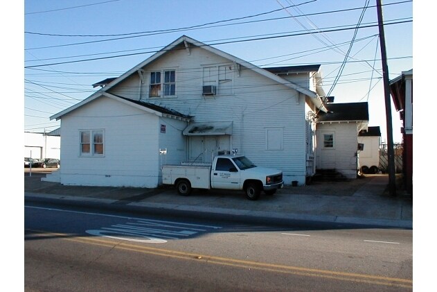  - 103 W Powell St