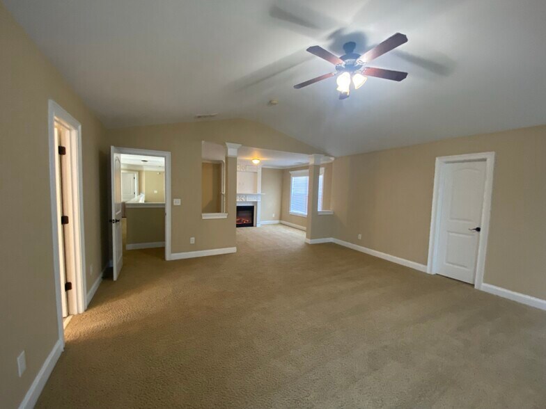 Building Photo - 319 Haywood Dr
