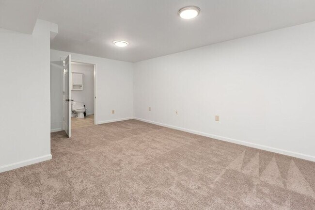 Building Photo - 1017 John Paul Jones Dr