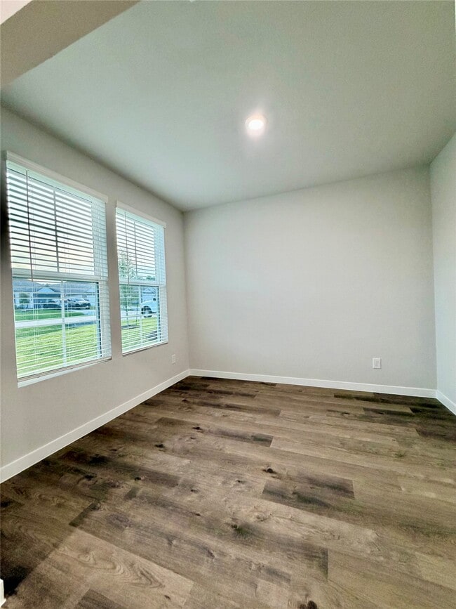 Building Photo - 533 Shoreview Dr