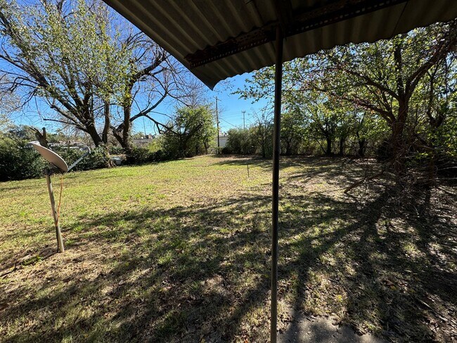 Building Photo - Spacious 3-Bedroom, 1-Bath Home with Garag...
