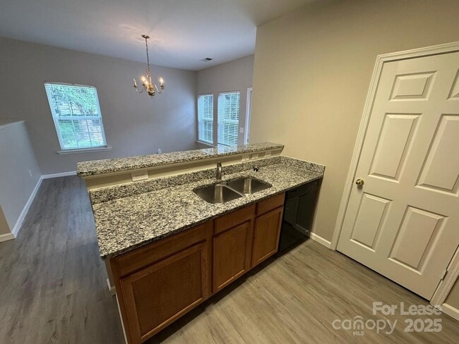 Building Photo - 2184 Winthrop Chase Dr