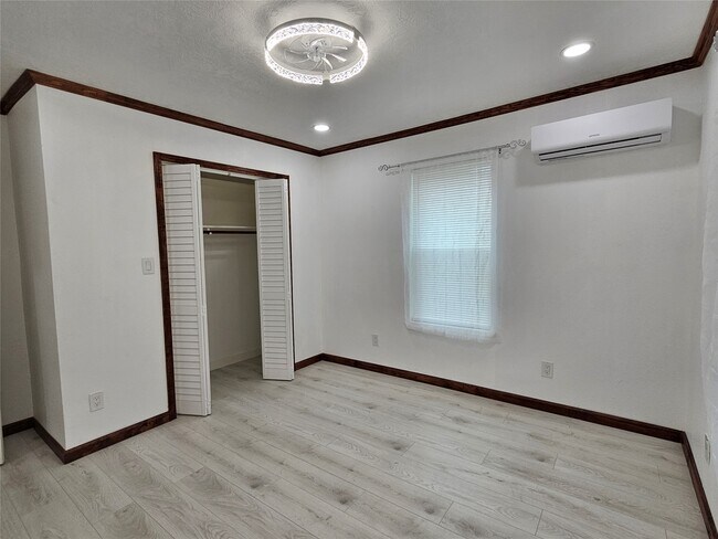 Building Photo - 16974 Balmoral St