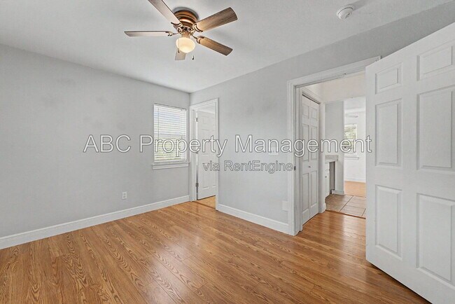 Building Photo - 1525 W Deane St