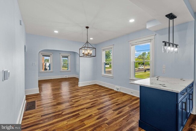 Building Photo - 601 High St