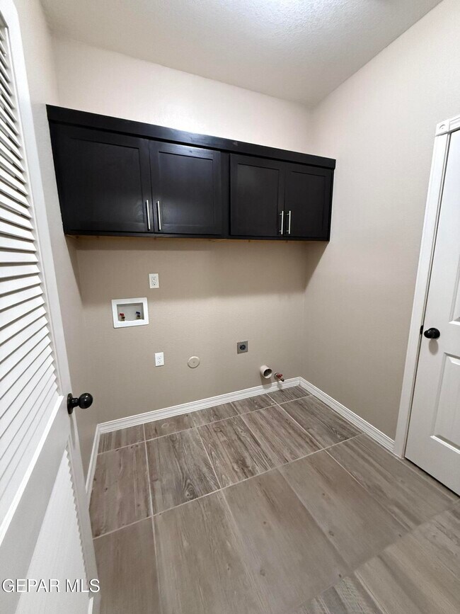 Building Photo - 12551 New Dawn Dr