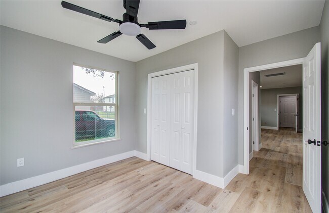 Building Photo - 114 S Iowa St