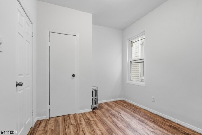 Building Photo - 315 E 18th St