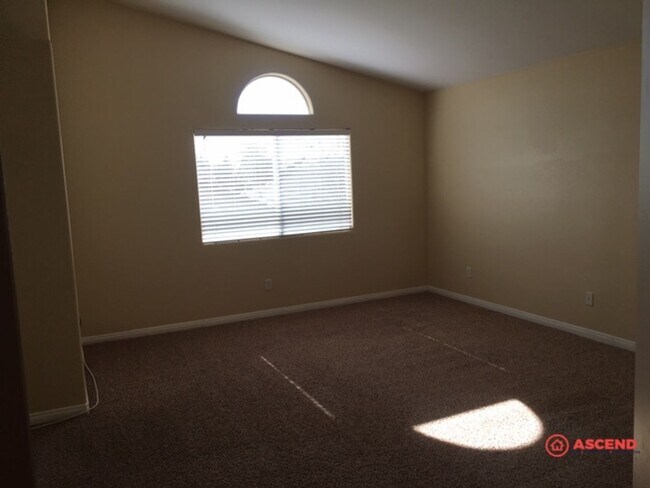 Building Photo - Amazing 5 Bedroom Home In Southwest!