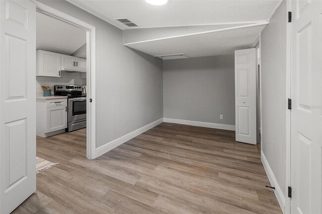 Building Photo - 1606 E Osborne Ave