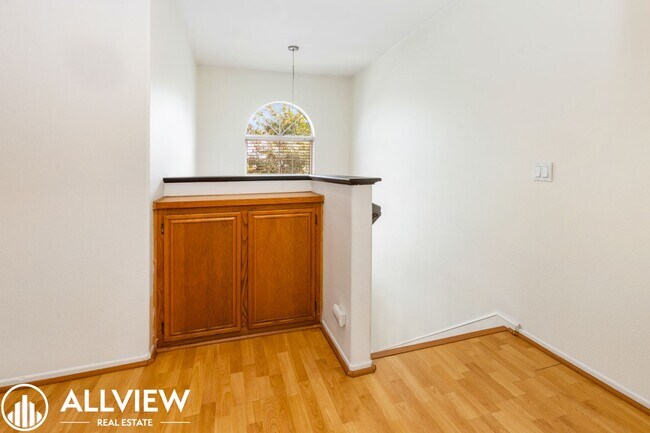 Building Photo - Gorgeous 2 Bed, 2.5 Bath End-Unit Home Available NOW in Aliso Viejo!