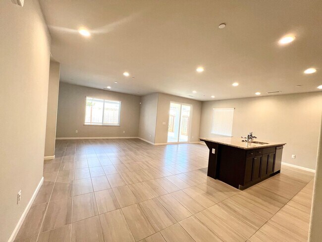 Building Photo - Charming 3 bedroom, 2 Bath Home