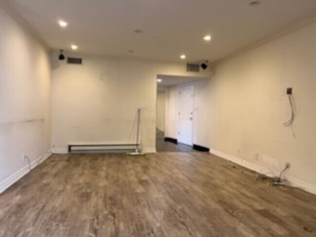 Building Photo - 4521 Colbath Ave