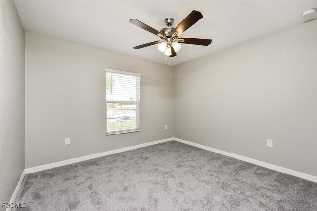 Building Photo - 621 NW 37th Pl