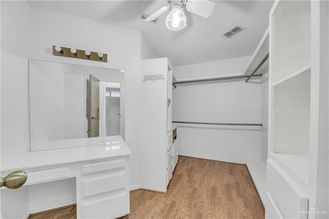 Building Photo - 416 E Nassau Ave