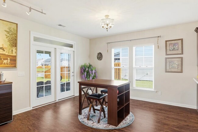 Building Photo - 225 Willow Point Cir