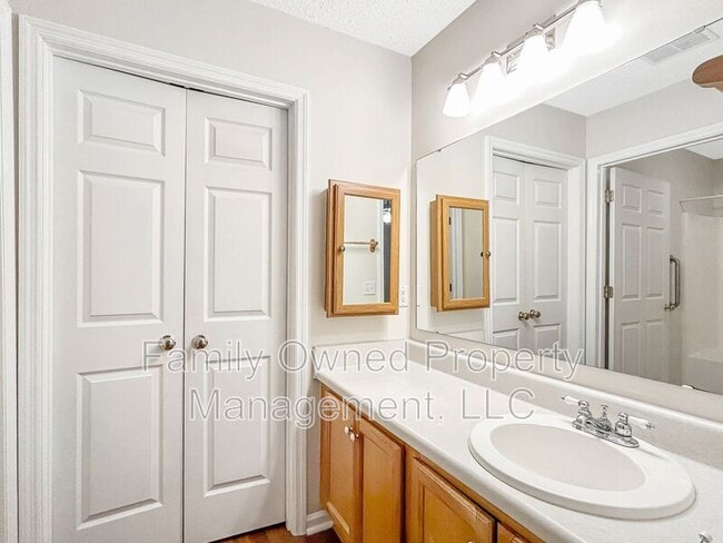 Building Photo - 112 Stewart Pl