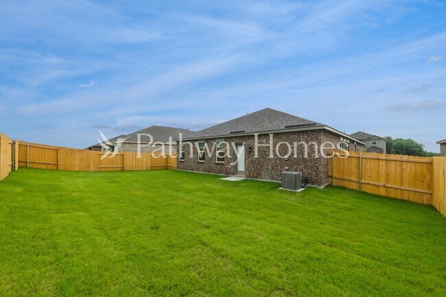Building Photo - 628 Brookside Dr