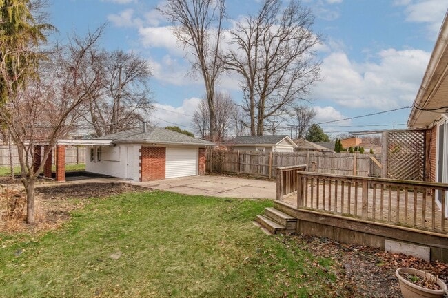 Building Photo - Charming 3-Bed, 2-Bath Brick Ranch in Saint Clair Shores – Move-In Ready!