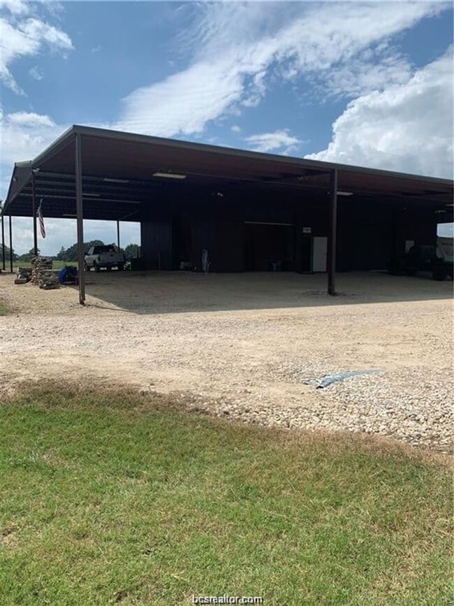 Building Photo - 11351 Oak Lake Rd