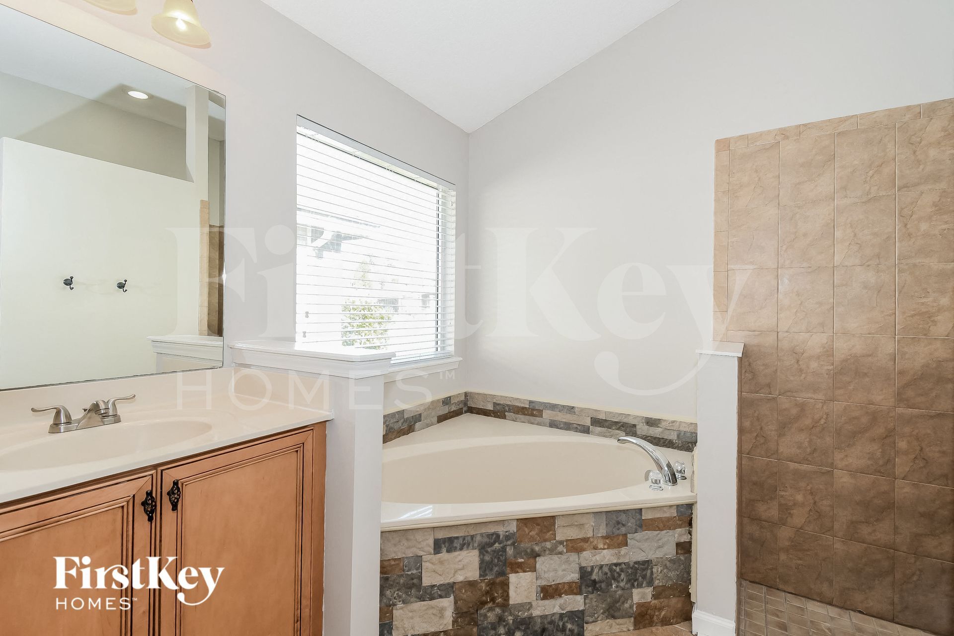 Building Photo - 652 Reflection Cove Rd