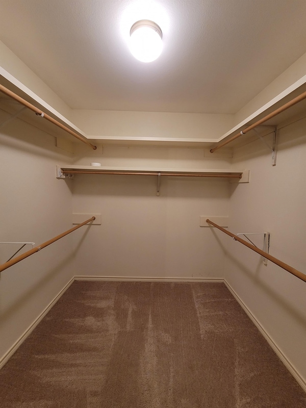 Building Photo - 640 Canada St