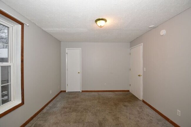 Building Photo - MIshawaka near Universities and shopping