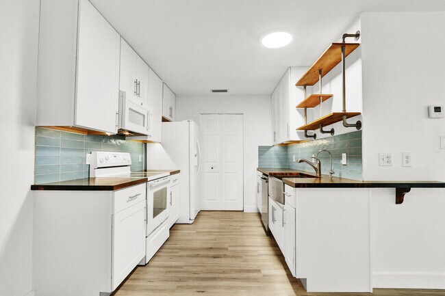 Building Photo - 8356 SE Croft Cir