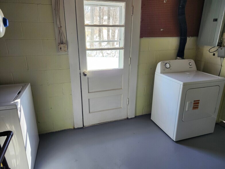 Building Photo - 3627 Forestdale Ave