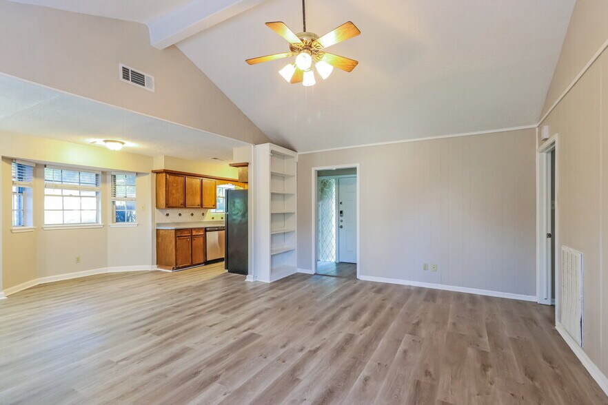 Building Photo - 4714 Glendower Dr