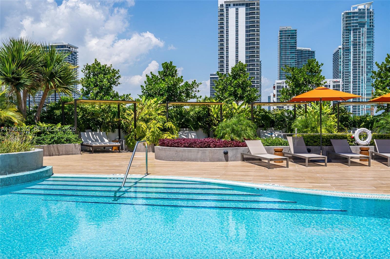 Building Photo - 700 NE 24th St