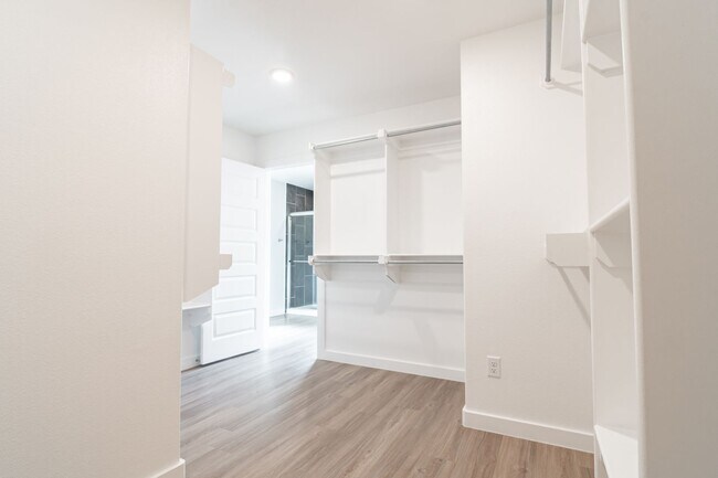 Building Photo - 2721 Longfellow Rd