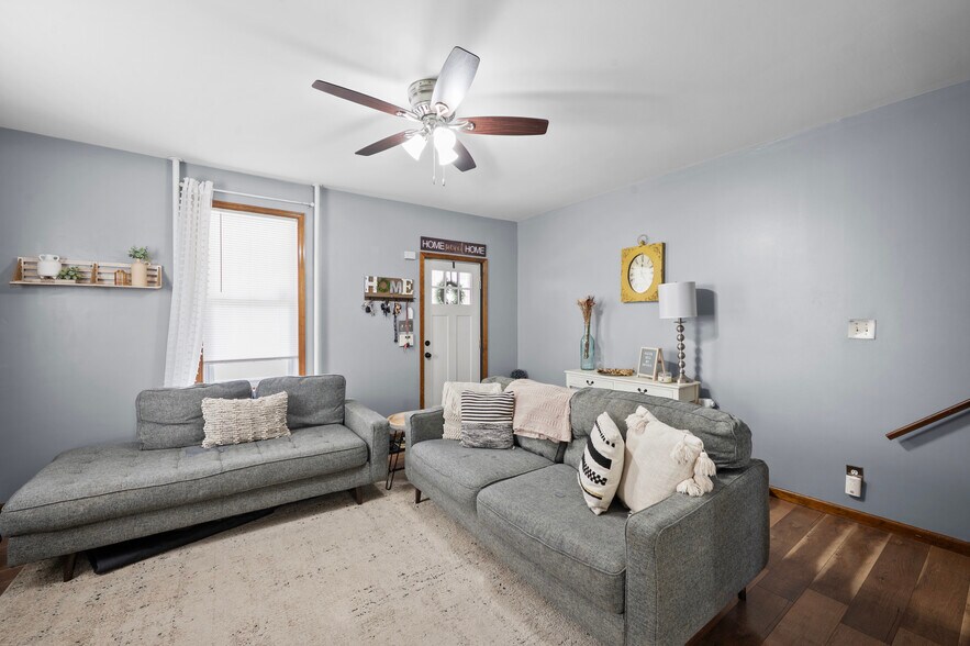 Building Photo - 2221 N 1st Ave