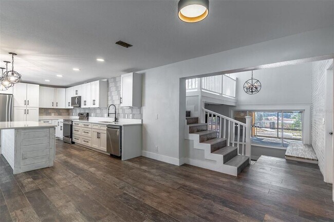 Building Photo - 16880 SE 63rd Ln