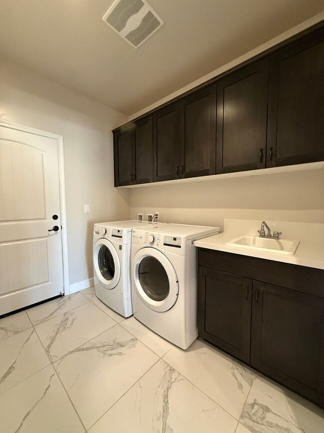 Building Photo - Newer Single Story Model Home Located In The Meadows at Rice Ranch with Three Car Garage