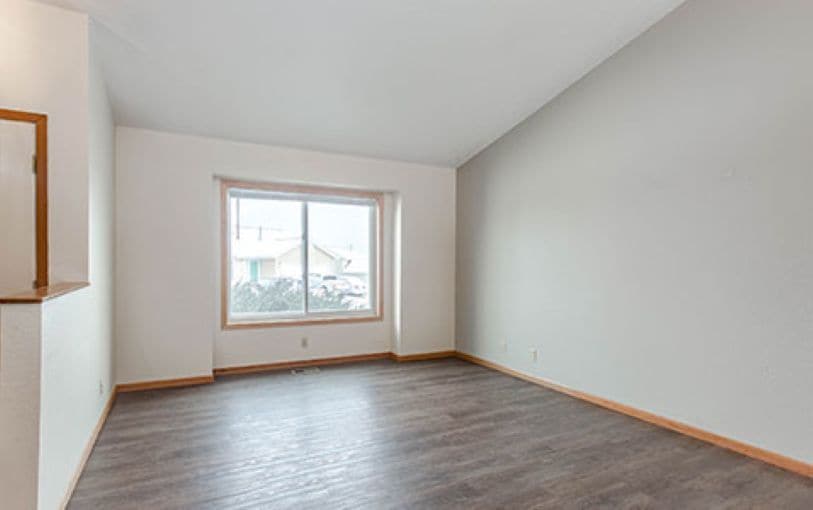 Building Photo - 1121 Range View Cir