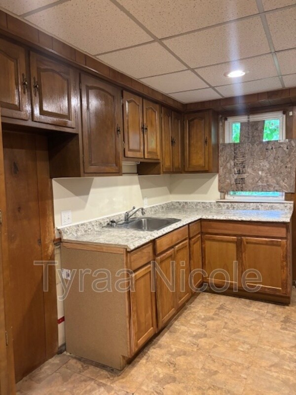 Building Photo - 1939 Ewald Cir