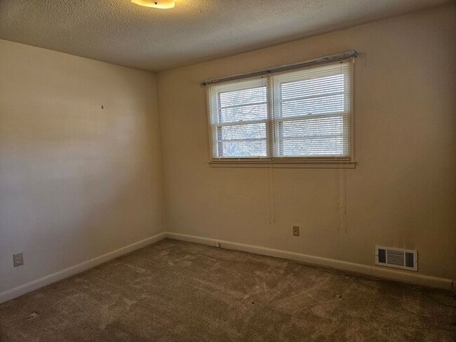 Building Photo - 117 Autumn Ln