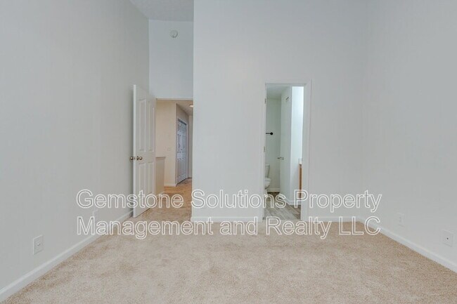 Building Photo - 1303 Vermont Ct